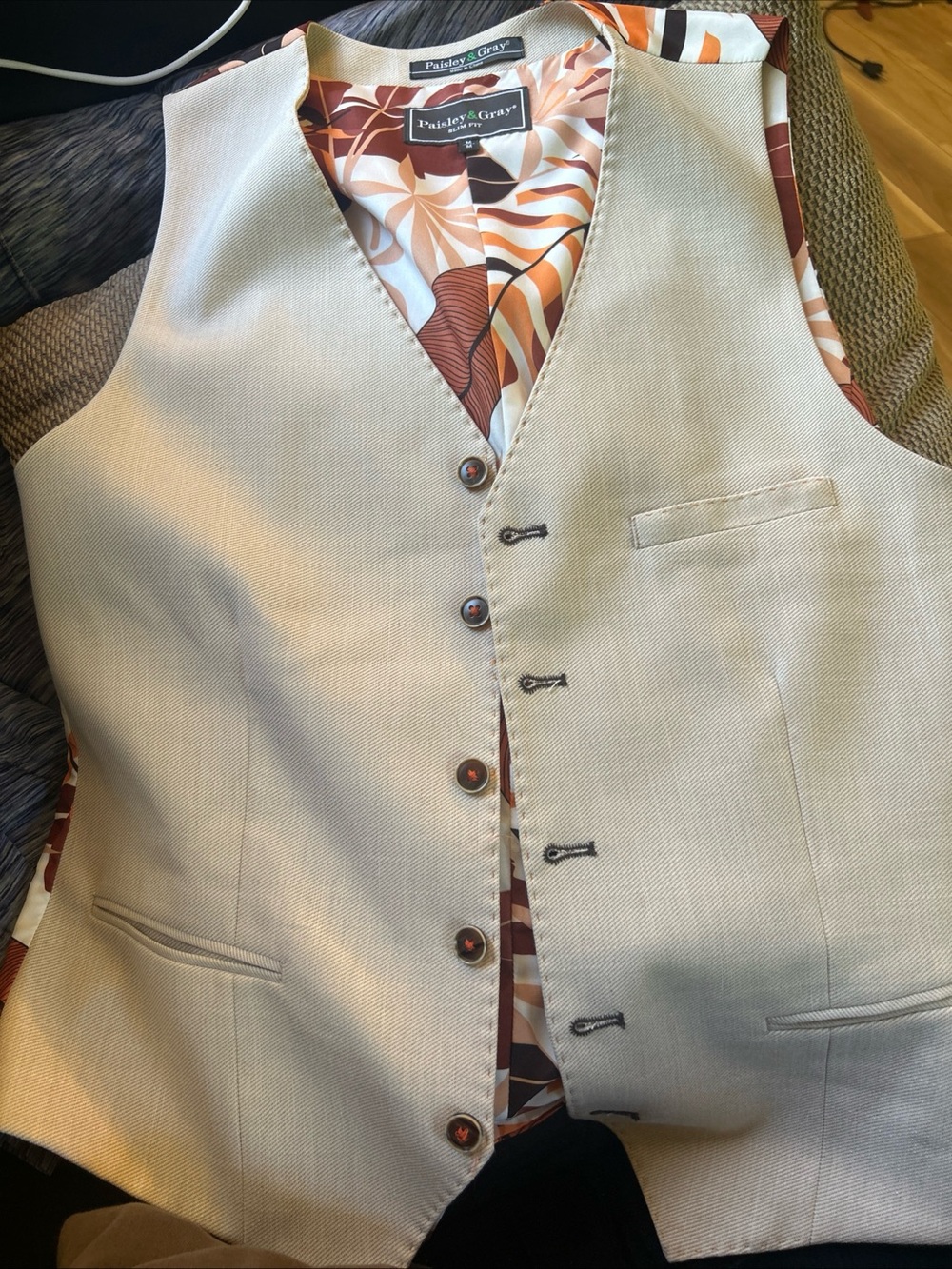 Paisley & Gray Men’s Slim Fit Suit Floral Vest Beige Size Medium